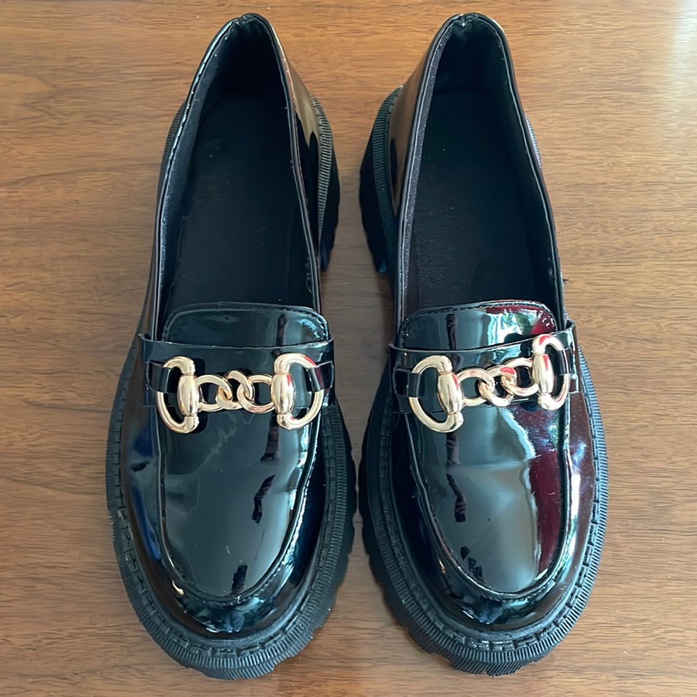 Black Patented Pleather Preppy-style Loafers w Gold Chain Accents